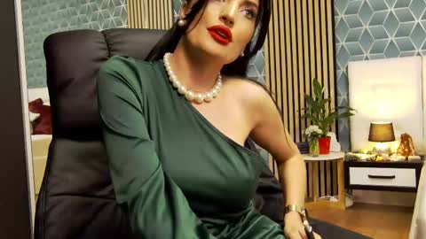 Snapshot of zoeylarkens chatting on February 26, 6:15 pm Zoey online show from February 26, 6:15 pm