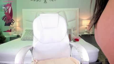 Z O E online show from March 6, 11:47 am