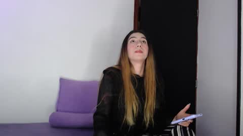 zpzphot online show from November 19, 9:24 pm