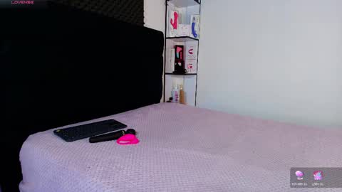 zpzphot online show from April 18, 1:51 am