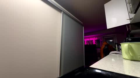 Zuko online show from October 16, 1:33 pm