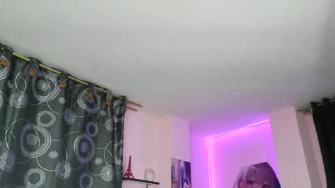 zulemapiel online show from March 13, 1:42 am