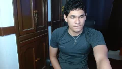 Snapshot of zyrosxk chatting on October 24, 6:03 am antonio felipe online show from October 24, 6:03 am