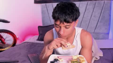 zyzz_1812 online show from November 20, 7:55 pm